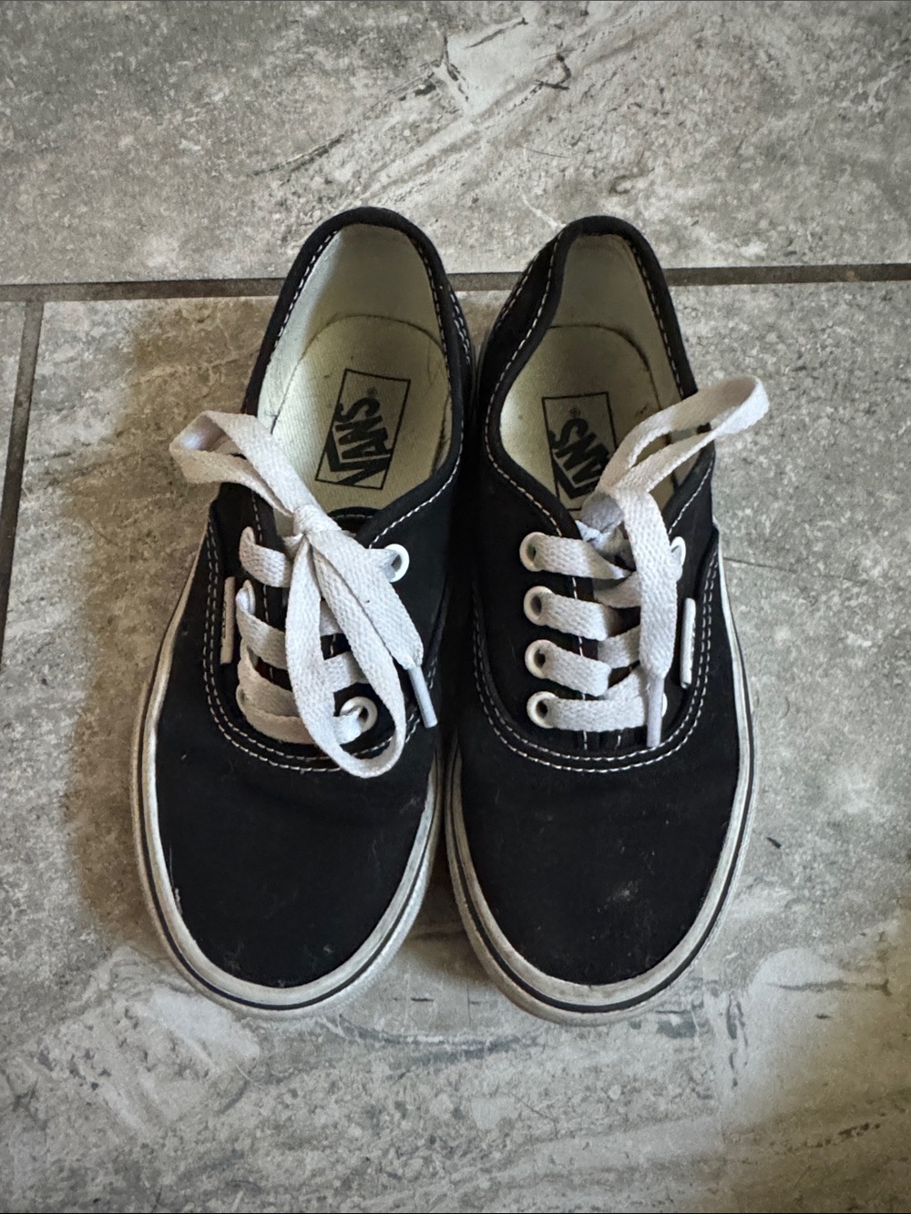 Kids lace up Vans